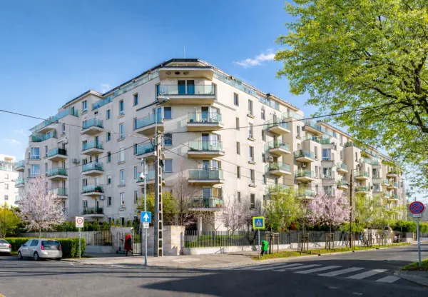 Eladó garázs, Budapest, XIV. kerület 15 m² 10.99 M Ft