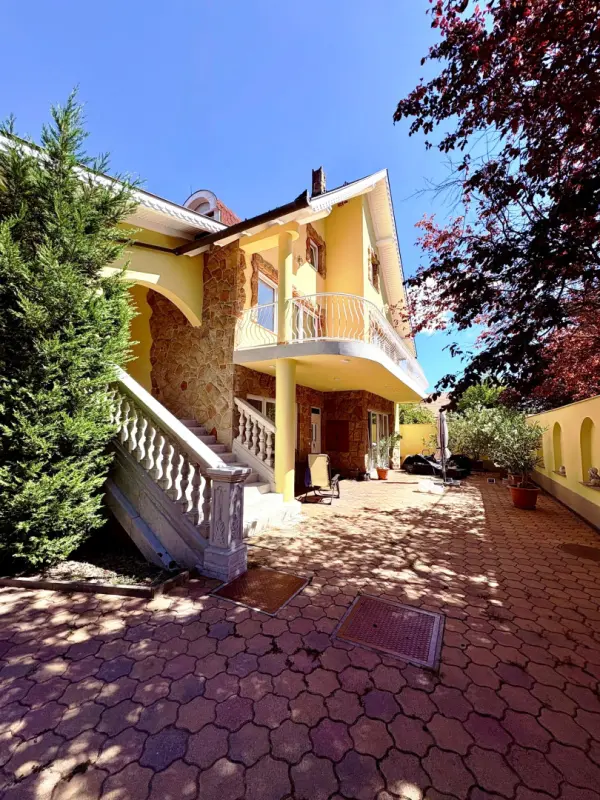 Kiadó téglalakás, Budaörs 5 szoba 185 m² 600 E Ft/hó