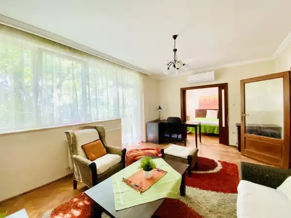 Kiadó téglalakás, Budapest, VI. kerület 3 szoba 65 m² 360 E Ft/hó