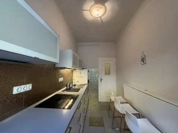 Kiadó téglalakás, Budapest, VI. kerület 2 szoba 64 m² 380 E Ft/hó