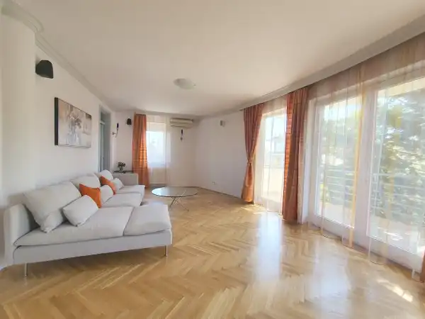 Kiadó téglalakás, Budapest, XII. kerület 4 szoba 117 m² 889 E Ft/hó